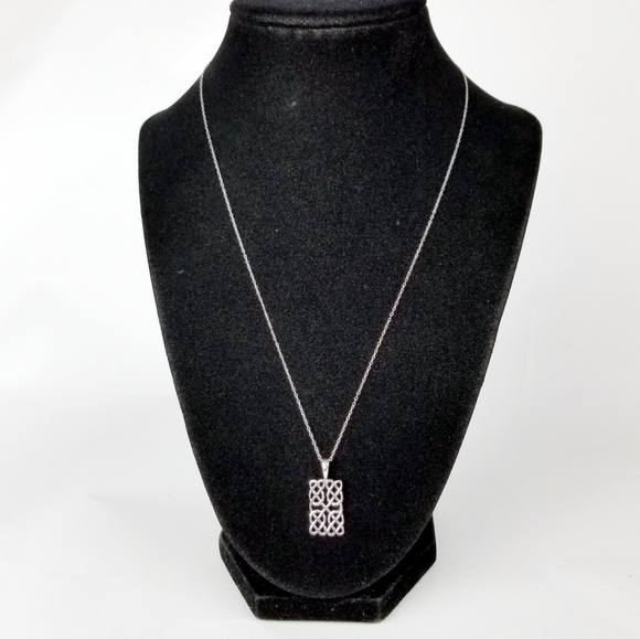 Sterling Silver Celtic Knot Pendant Necklace EUC - Picture 5 of 12